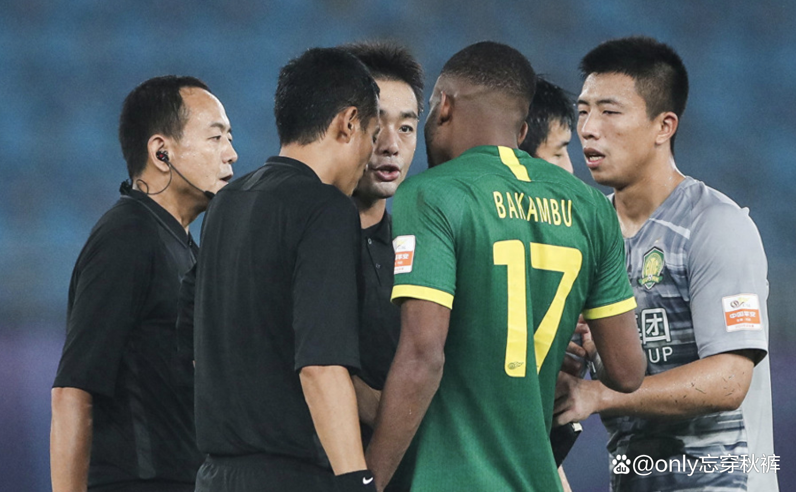 包含转会期密尔沃基雄鹿门线救险：欧联节点到来，球迷炸锅，团队化学反应显著的词条